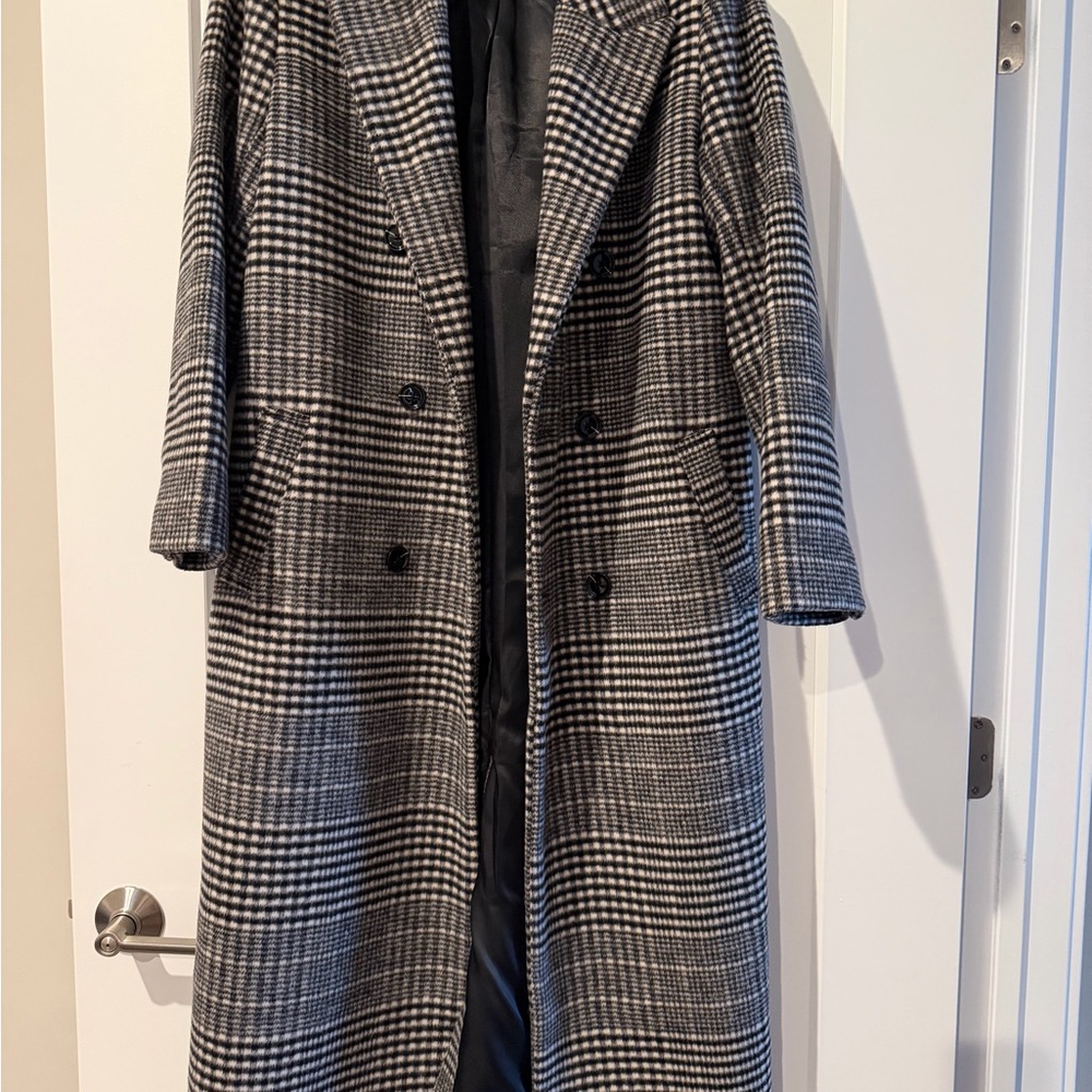 Abercrombie & Fitch Black and White Coat